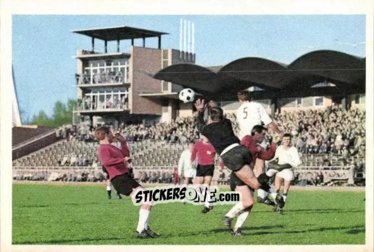 Cromo Bayern München - Hamburger SV (1) - Fussball 1967-1968 n. 19 - Bergmann