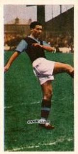 Cromo Jimmy McIlroy - Footballers 1960
 n. 31 - Cadet Sweets
