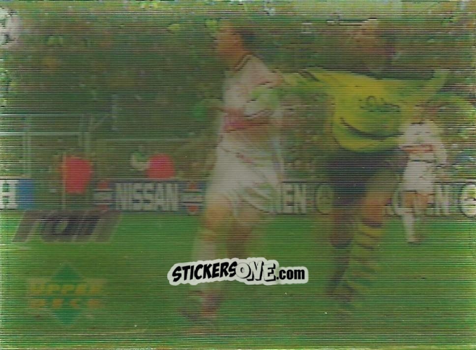 Sticker Stuttgarts Bobic im Zweikampf - Living Picture Fussball-Bundesliga 1998
 n. 30 - Upper Deck