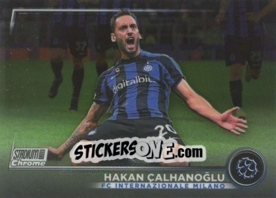 Figurina Hakan Çalhanoğlu - Stadium Club Chrome UEFA Club Competitions 2022-2023
 n. 34 - Topps