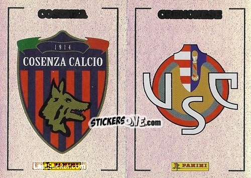 Figurina Scudetto Cosenza / Cremonese - Calciatori 2024-2025 n. 586 - Panini