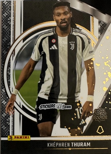 Cromo Khéphren Thuram - Serie A Player of The Match 2024-2025
 n. 54 - Panini
