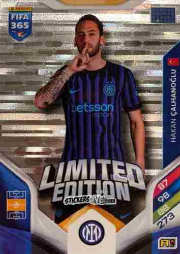 Figurina  Hakan Çalhanoğlu  - Fifa 365: 2025-2026. Adrenalyn Xl n. LE-28 - Panini
