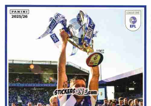 Cromo League One Playoff Trophy - EFL 2025-2026
 n. 9 - Panini
