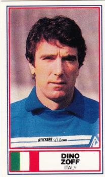 Cromo Dino Zoff - Football International Stars 1984
 n. 50 -  Rothmans
