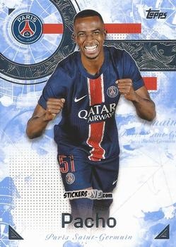 Figurina Willian Pacho - Exhibition Paris Saint-Germain 2024-2025
 n. 4 - Topps